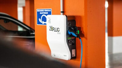 Support pour chargeur secteur - La recharge à domicile (hors copropriété) -  Forum Automobile Propre